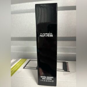 MAC Prep + Prime Natural Radiance Base Lumiere